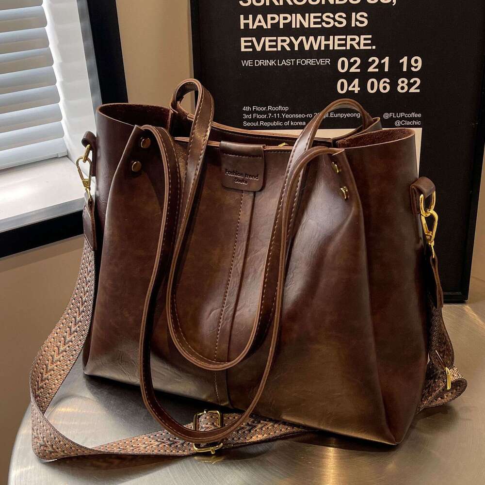 Commuting Versatile Underarm Large Capacity for Women, Autumn Winter 2025 New Korean Retro Fashion Single Shoulder Tote Bag