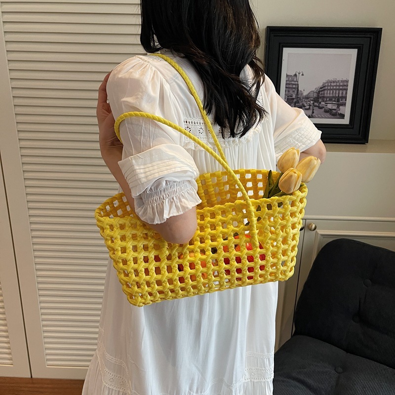 Free shipping designer Korean Designer Hollow Woven Bag Vacation Basket Bag Beach Shopping Underarm Bag Shoulder Bag Backpack Women Bag