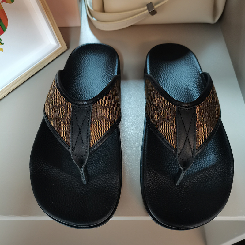 Free shipping 2025 new designer slippers fashionable thick soled casual comfortable slippers size daily outdoor wear for men