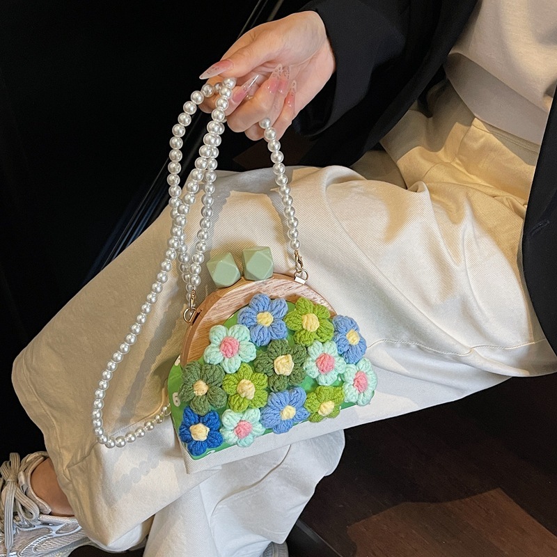 Free shipping designer Summer Green Woven Crossbody Bag Small Bag for Women 2025 New Cute Mini Forest Style Clip Bag