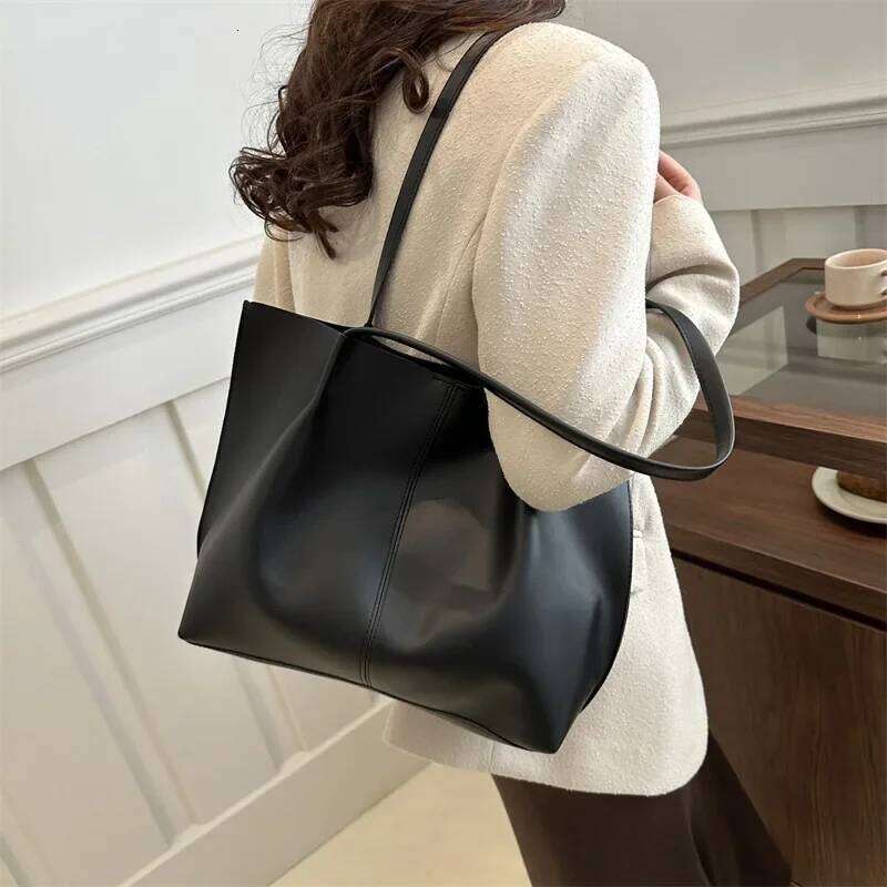 Beautiful Texture Tote Bag Niche Western Fashion Personality 2024 New Retro Commuter Handbag