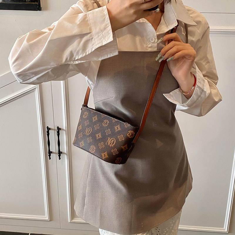 Free shipping designer Exquisite Super Popular White Three-Color Bag for Women 2025 New Summer Versatile Crossbody Bag Small Bag High-End Mini Bucket 