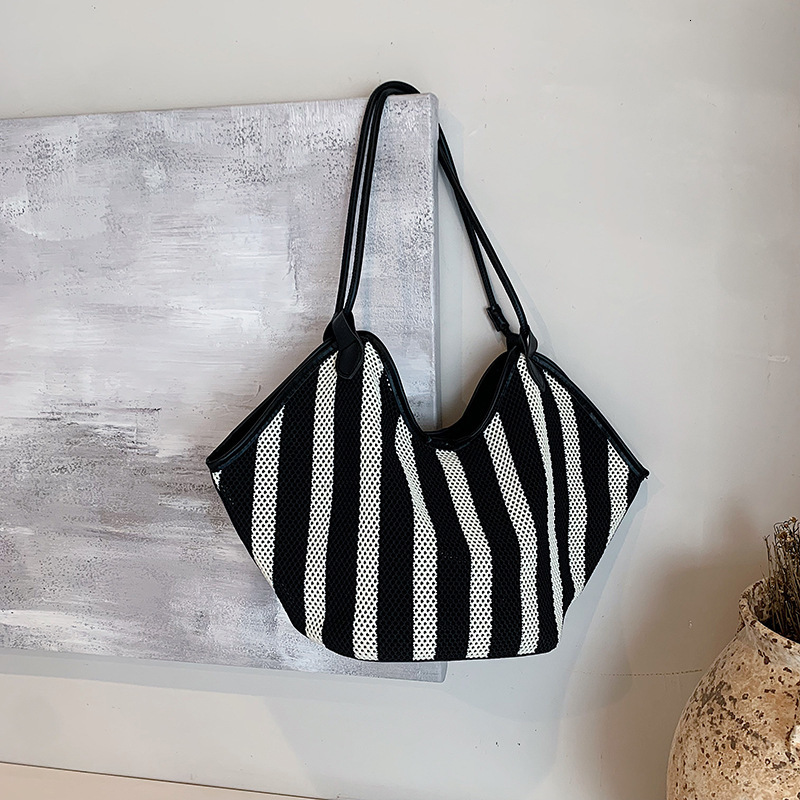 Free shipping designer Casual Large Capacity Hollow Mesh Bag for Women 2025 New Commuter Versatile Shoulder Bag Summer Handbag Tote Bag
