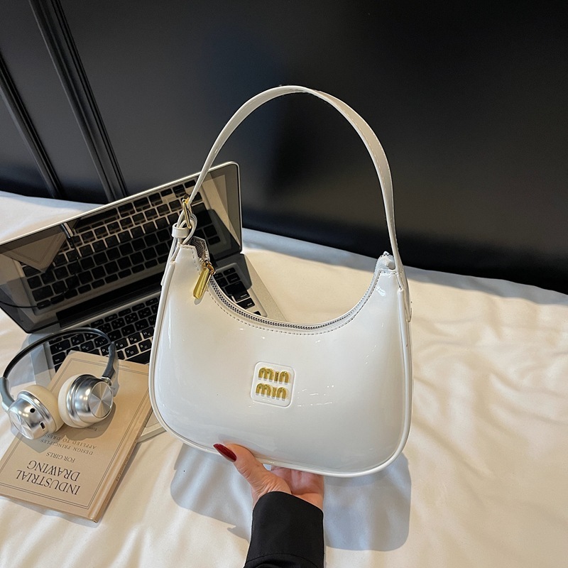 Free shipping designer High-end Patent Leather Glossy Underarm Bag New Trendy Fashion Matching Solid Color Handbag Sweet Cool Style Shoulder Bag
