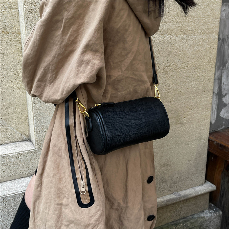 Free shipping designer This Year Trending Hot Item Super Popular Cylinder Small Bag for Women 2025 New Luxury Niche High-end Commuter Crossbody Bag