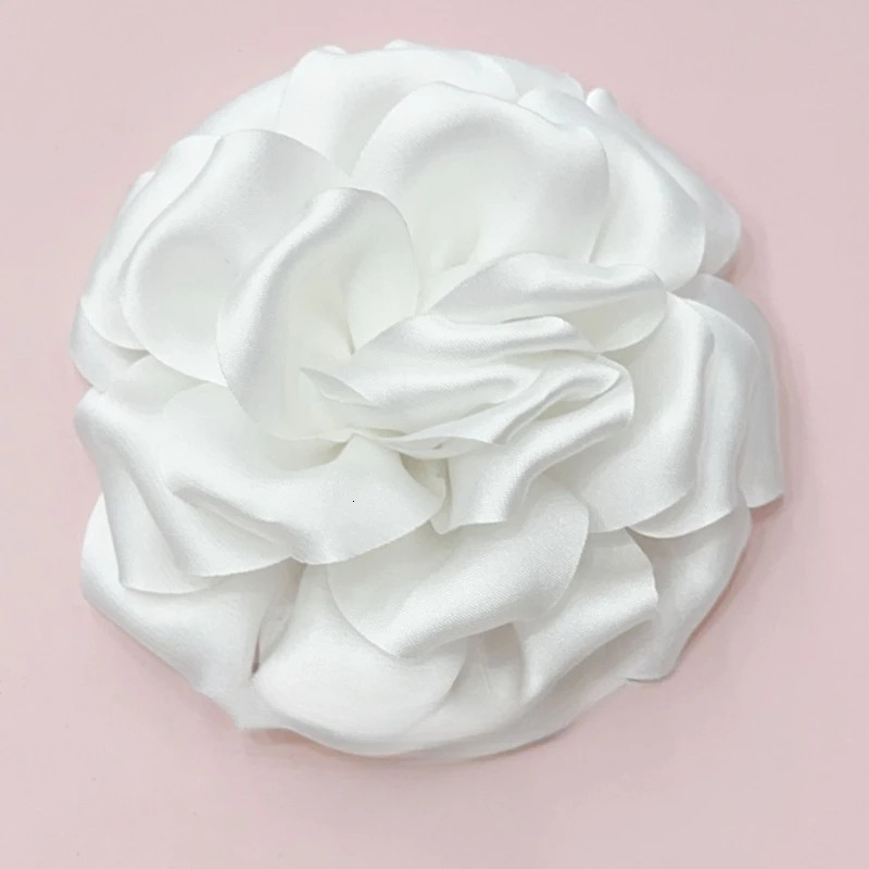 11CM Handmade Fabric Rose Flower Brooch Korean Fashion Corsage Lapel Pins for Women Accessories Wedding Party Jewelry 250625