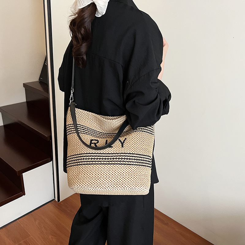 Free shipping designer Straw Bag for Women 2025 New Fashion Versatile Shoulder Bag Crossbody Bag Large Capacity Commuter Handbag Casual Tote Bag