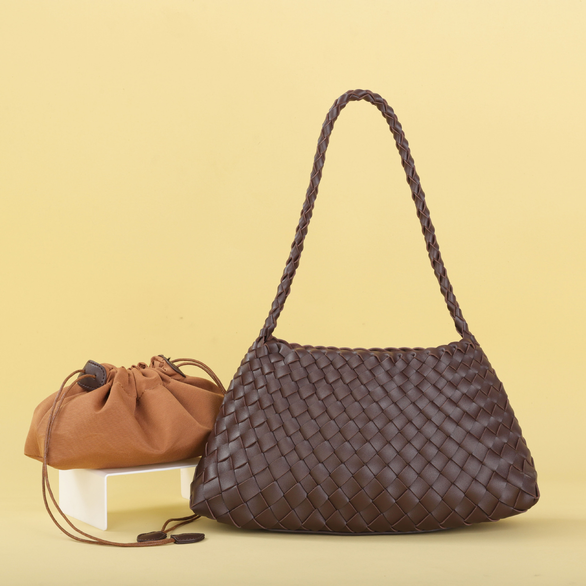 new Internet Celebrity Woven Bag French-style Market Basket Handmade Woven Handbag Shoulder Bag Large-capacity Suitable for Commuting White-collar wor