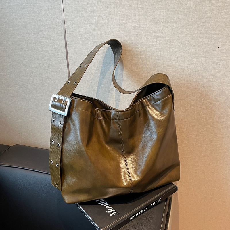 Free shipping designer Casual Retro Large Capacity Bag for Women New Autumn Winter Loose Feel Shoulder Bag Crossbody Bag Tote Bucket Bag
