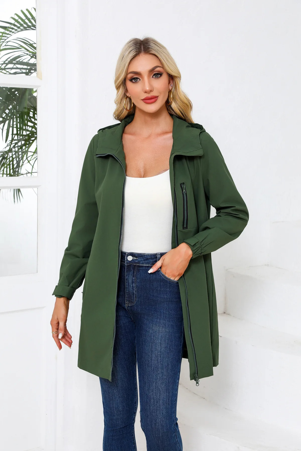 Womens Waterproof Windbreaker Hooded Long Sleeve Outdoor Sports Jacket Loose Casual Windproof Coat for Spring And Autumn 250703