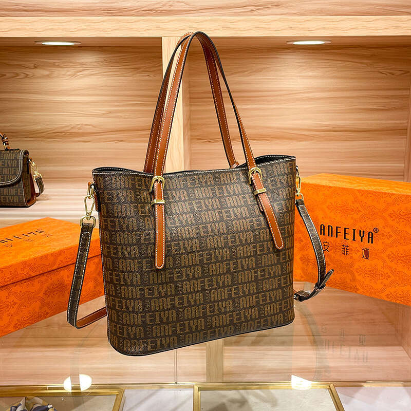 2025 Designer New Women's Luxury Lady Large Capacity Bucket Shoulder Tote Bag