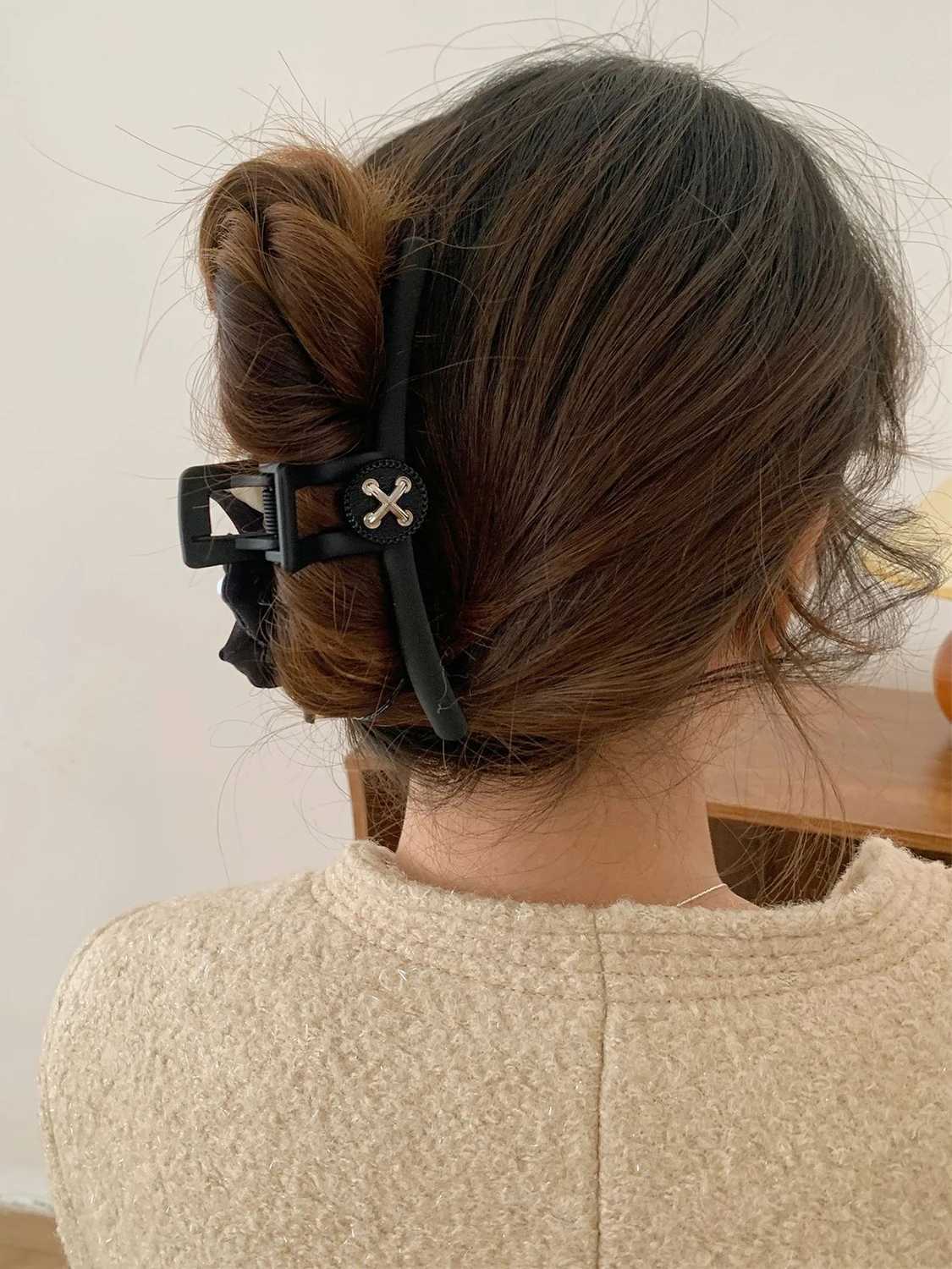 1pc elegant camellia bow imitation pearl hair clip high-end temperament chic style hair grip Korean style fabric hair claw Z250707