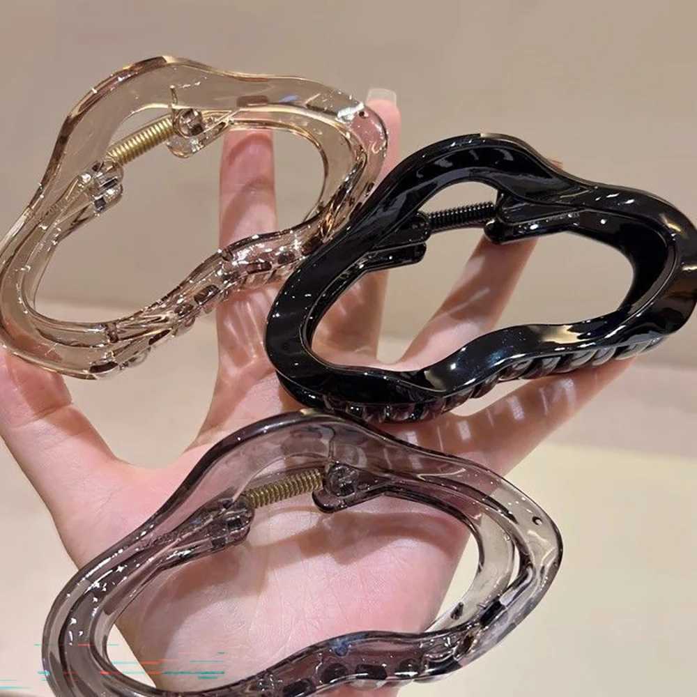 Elegant Large Hollow transparent Hair Claw Clip For Women Fashion Cloud Irregular Hair Clamp Barrettes Hair Party Accessories Y250707