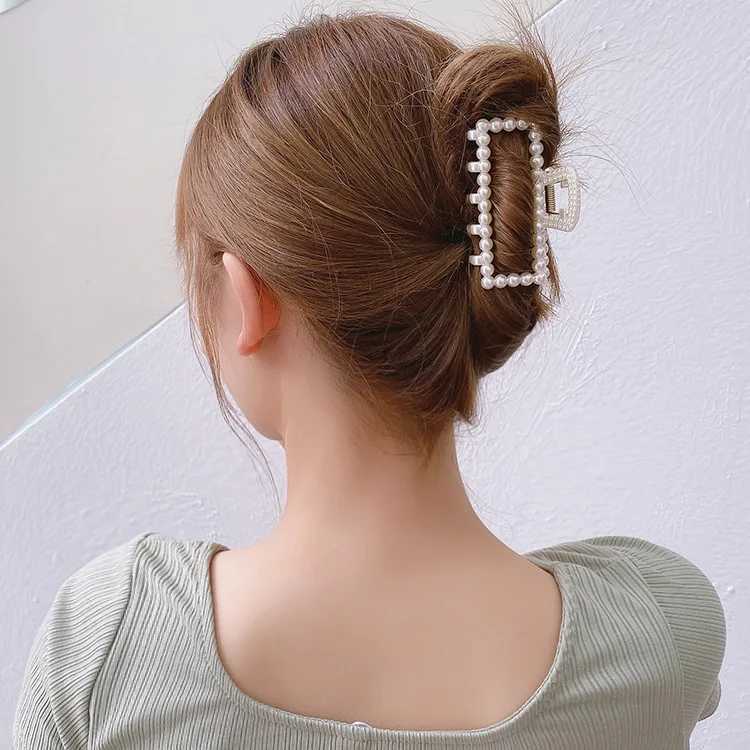 Korean Pearl Hair Claw Clips New Headwear Geometric Hair Claws Large Shark Clip Non-slip Hair Accessories for Women Y250707