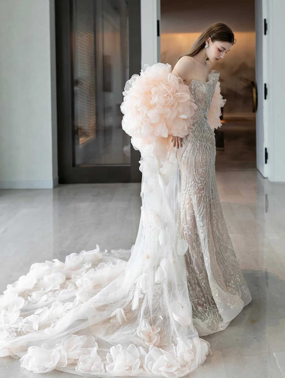 Gorgeous Strapless Customized Evening Dresses Elegant Sequined Lace Prom Dress Floor Length Party Gown with Ruffle Train