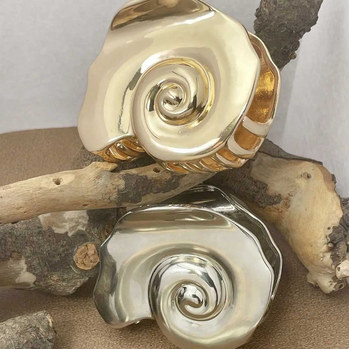 New Retro Alloy Conch Hair Claw Geometric Ocean Shell Conch Crab Hair Clips Y2K for Women Girls Vacation Hair Accessories Z250707
