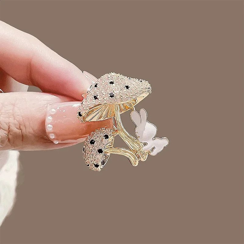 Lovely Mushroom Rabbit Brooch for Men Women Fashion Brooches Pins Jewelry Accessories Party Gifts 2025 250625