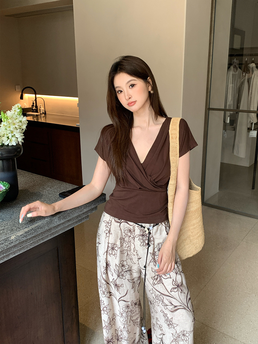 2025 Summer new women's T-shirt Summer new Korean elegant V-neck cross pleated slim fit women's top New fashion designer T-shirt