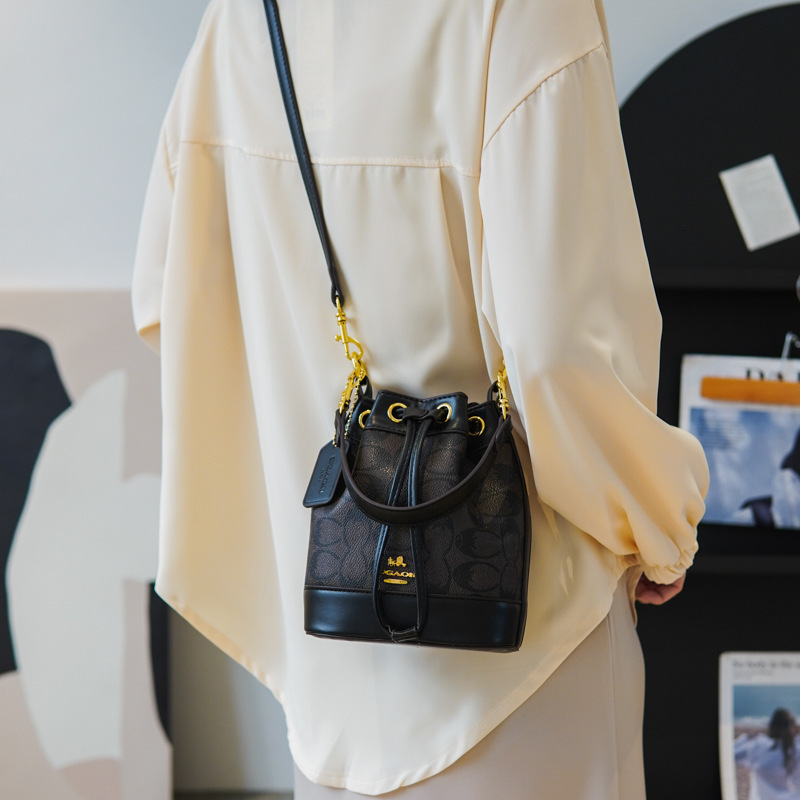 Designer Presbyopic Bucket for Women 2025 New Printed Crossbody Fashionable Versatile Drawstring Handheld Shoulder Light Luxury Women's Bag