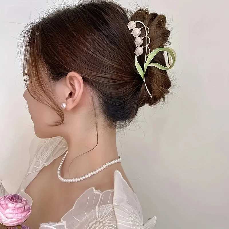 Fashion Strawberry Hair Claw for Women Girls Clamps Hair Crab Metal Ponytail Large Hair Clip Claw Accessories Headwear Tiara Y250707
