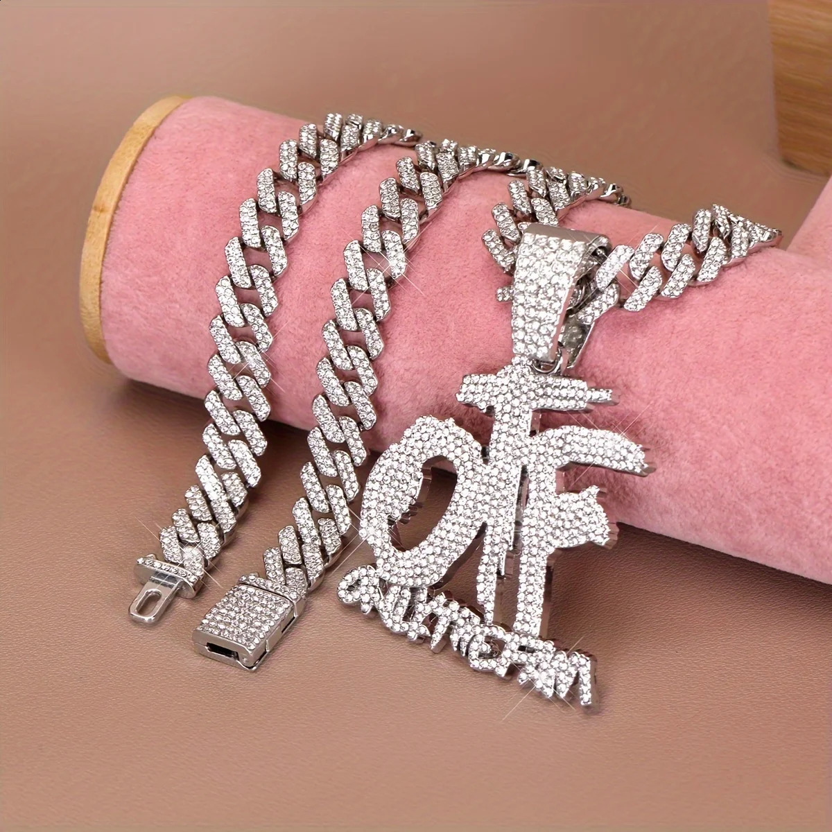 Personality Simple Hip Hop Iced Out Letter OTF Pendant Cuban Chain Trend Rap Fashion Womens Jewelry Gifts 250707