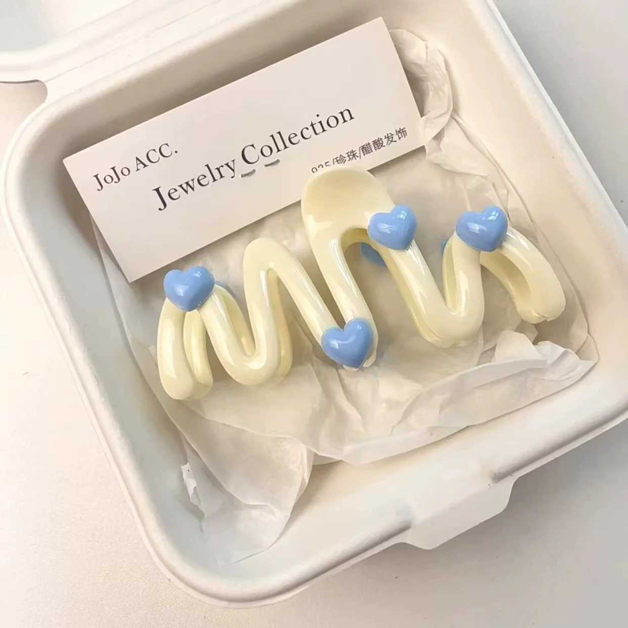 Blue Heart Wave Shaped Hair Claw Cream Color Clips for Women Sweet Cute Irregular Shark Clip Large Ponytail Clip Hairpins 10.5CM Y250707