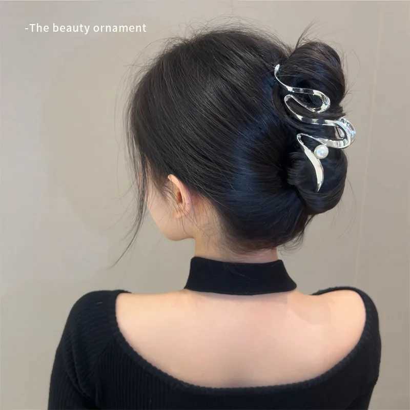 Ruoshui Woman Large Elegant Metal Silver Washing Face Hair Claws Novelty Hairpins Punk Style Barrettes Girls Hair Clips Hairgrip Y250707