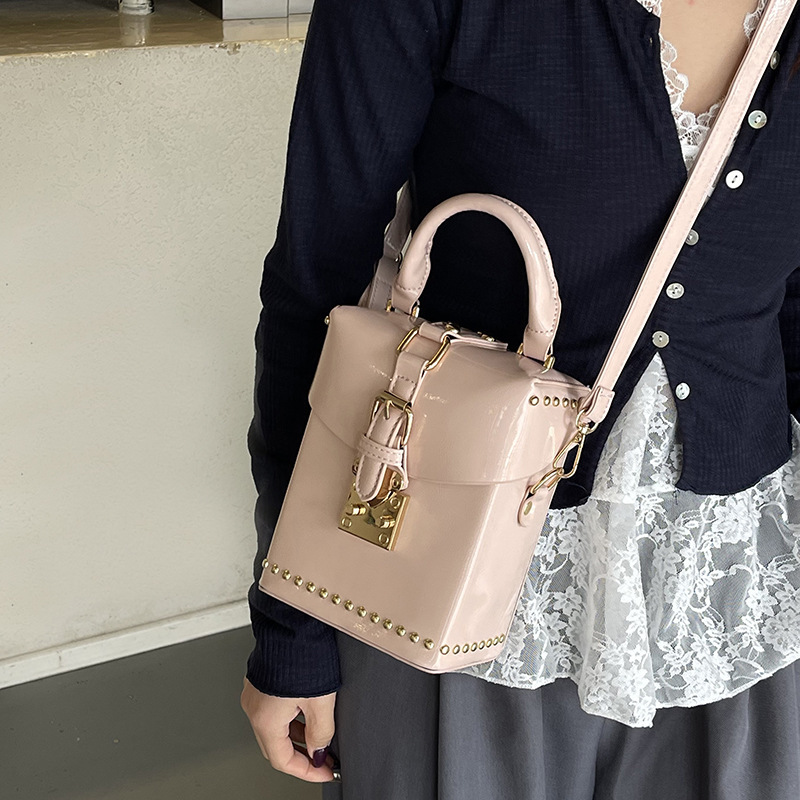 Designer New Fashionable Design Single Shoulder Crossbody Stylish Rivet Shiny Small Square Textured Handbag Light Luxury Women's Bag
