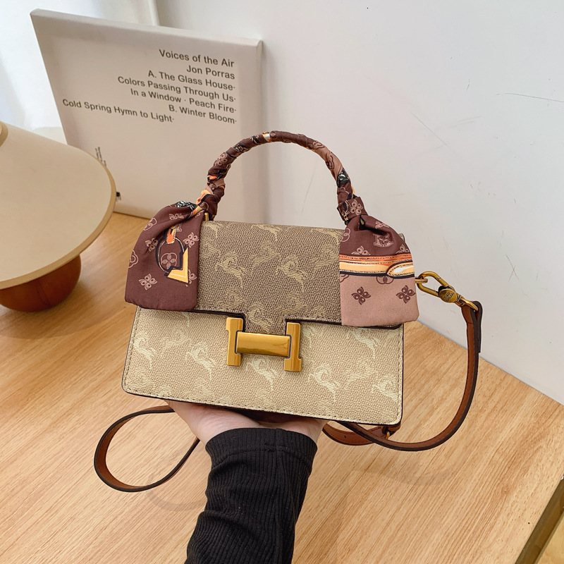 Designer Small for Women 2025 New High-End Versatile Fashion French Niche Design Elegant Shoulder Crossbody Light Luxury Women's Bag