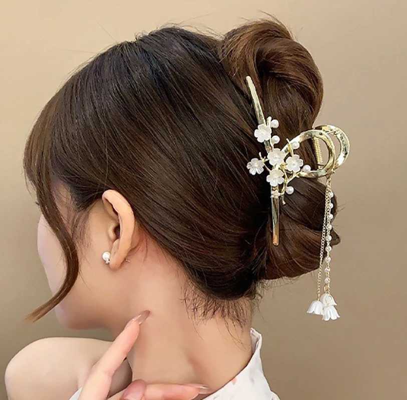Korean Women Camellia Tassel Grab Clip With Tassels Large Back Of The Head Metal Shark Claw Hairpin Hair Accessories Y250707