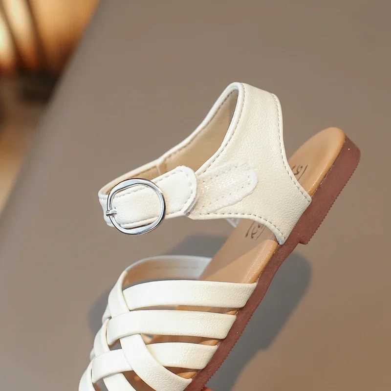 2024 Summer New Girls Sandals Childrens Buckle Open Toe Beach Shoes Soft Bottom Woven Little Girl Princess Shoes R250707