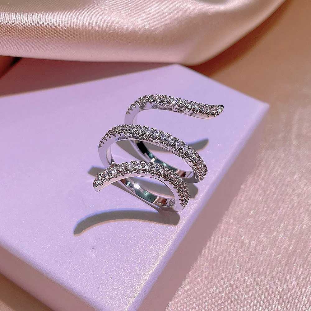 New Fashion 925 Silver Ring Geometric Zircon Ring Irregular Line Ring Simple Personality Engagement Wedding Jewelry XJ250707