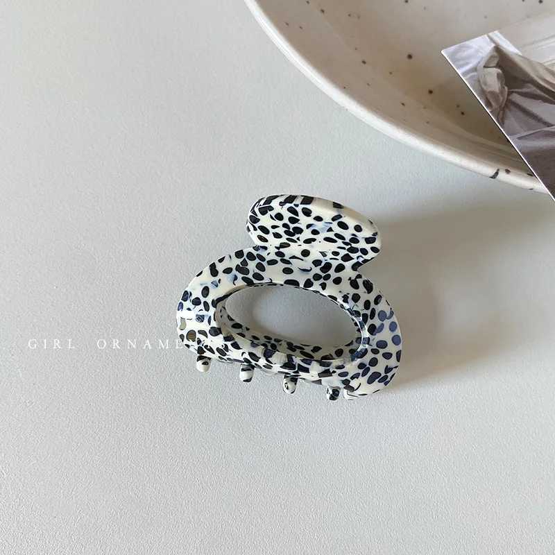 2022 New Women Hair Claw Small 4.5cm Acetate Hair Clips Elegant Colorful Hollow Out Claw Clip Girls Hair Accessories Hairpin Y250707