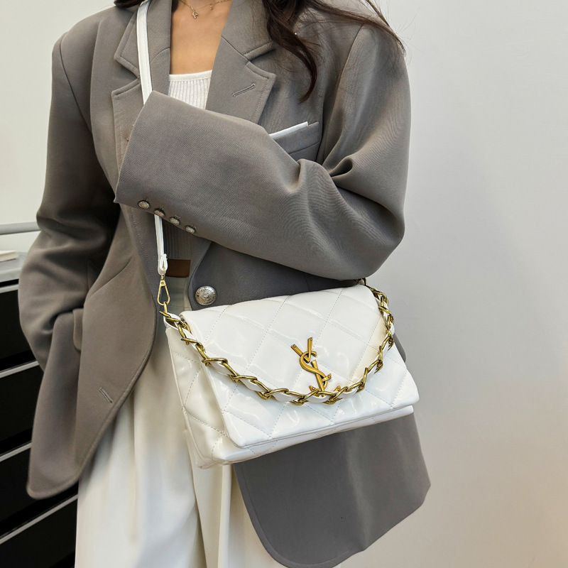 Designer Quilted Chain 2025 New Versatile Fashion Design Sense Small Square Underarm Trendy Women's Light Luxury Bag