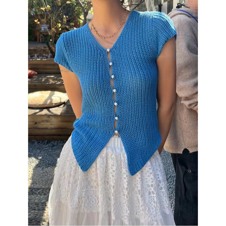 2025 Summer New women's T-shirt V-neck Pearl Button Knit Short Sleeved Women's Summer New Fashionable V-neck Slim Fit Spicy Girl Top New Des