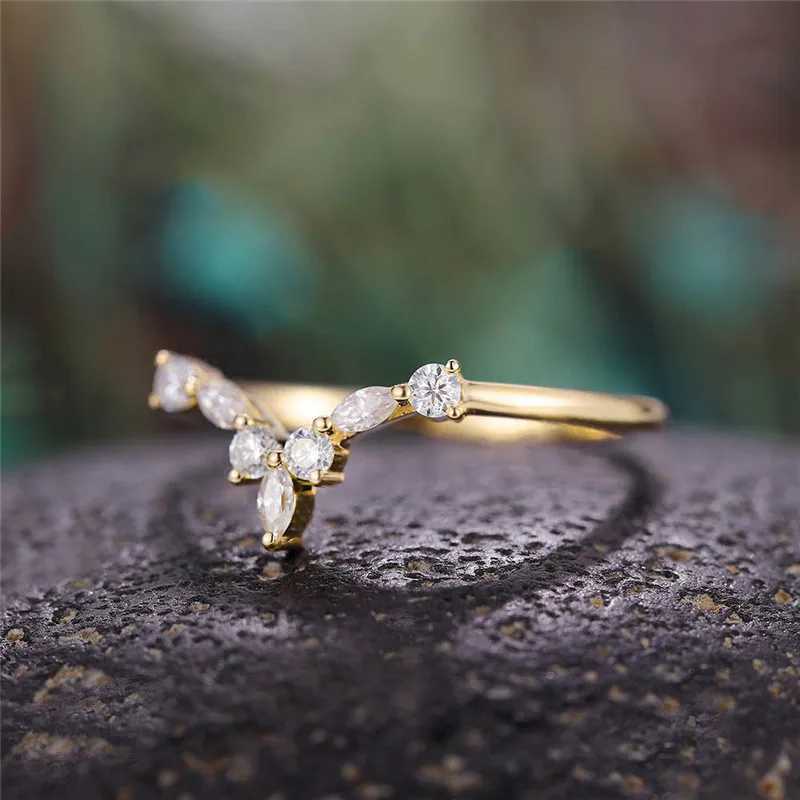New 925 Sterling Silver Bridal Rings for Women Wedding Ceremony Party Fancy V Design Ring Dazzling CZ Stone Female Jewelry Gifts XJ250707