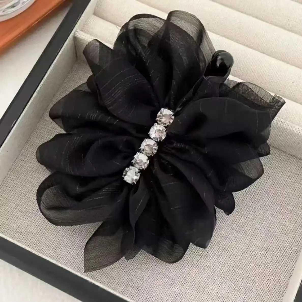 2025 New Summer Cool Skirt Grab Clip Temperament Rhinestone Banana Clip Fashionable Versatile Black Mesh Pleated Bow Hairpin Z250707