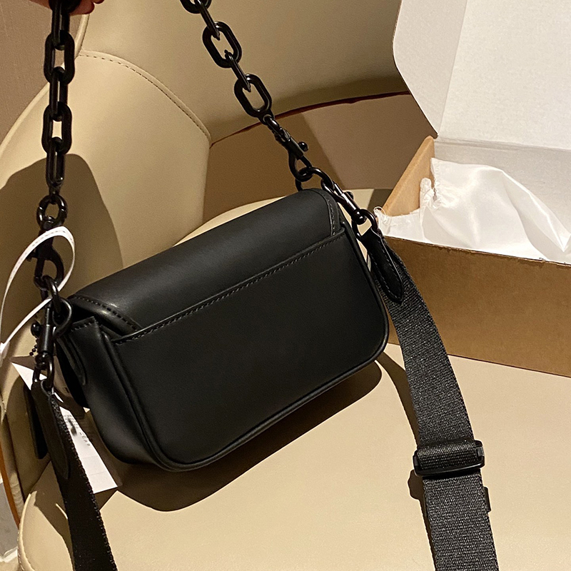 New single shoulder diagonal cross bag, European and American retro chain baguette bag, front flip cover opening and closing