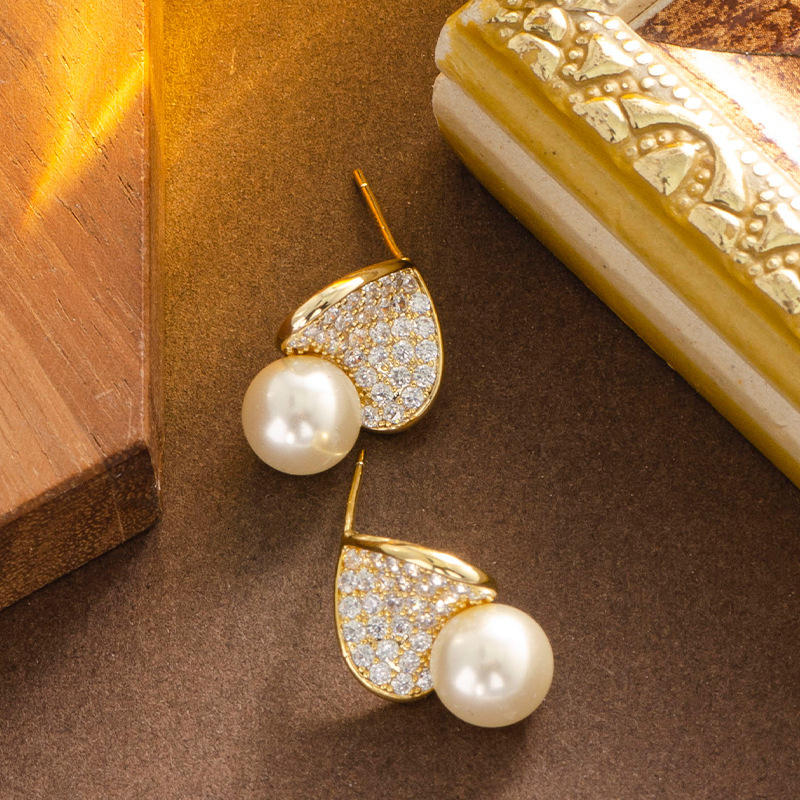 Korean Version Exquisite Fashion Style Inlaid Zircon Imitation Pearl Earrings for Women High-end Light Niche Sier Needle Ear Jewelry