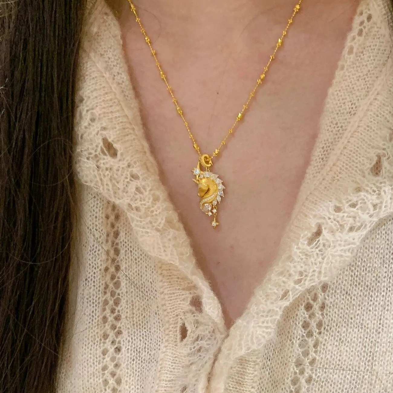 "Dream as Horse" Gold Wire drawing process Unicorn Cross Diamond - Accented Necklace, Vintage Exquisite High - End Clavicle Chain