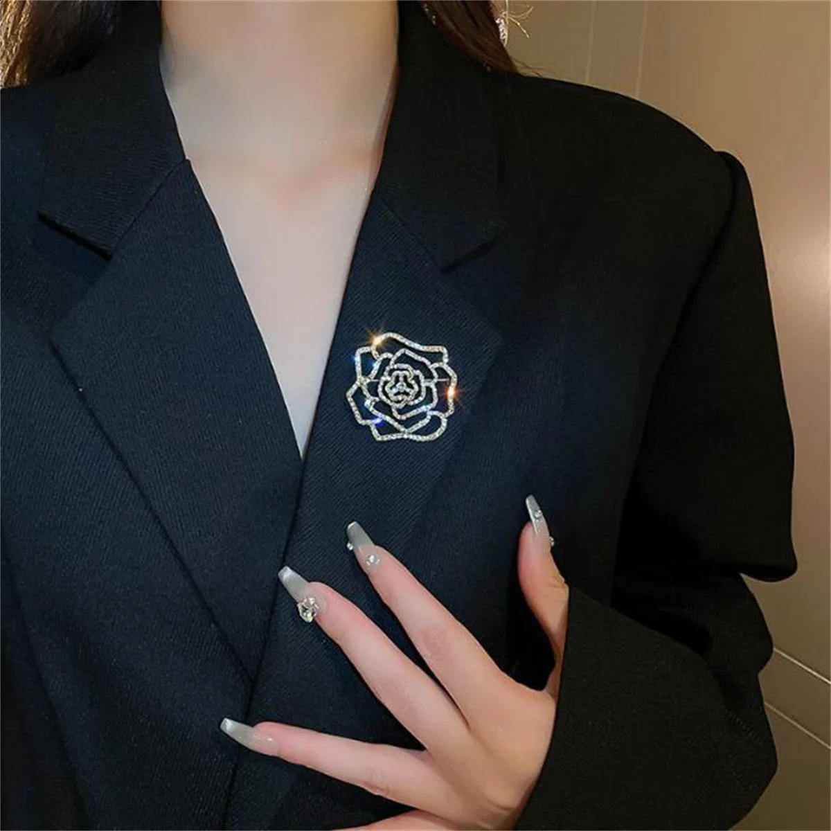 Elegant Rose Brooch Alloy Shining Mens and Womens Jewelry Wedding Party Gift Fashion Decoration Clothing Accessories y2k 2024 250625