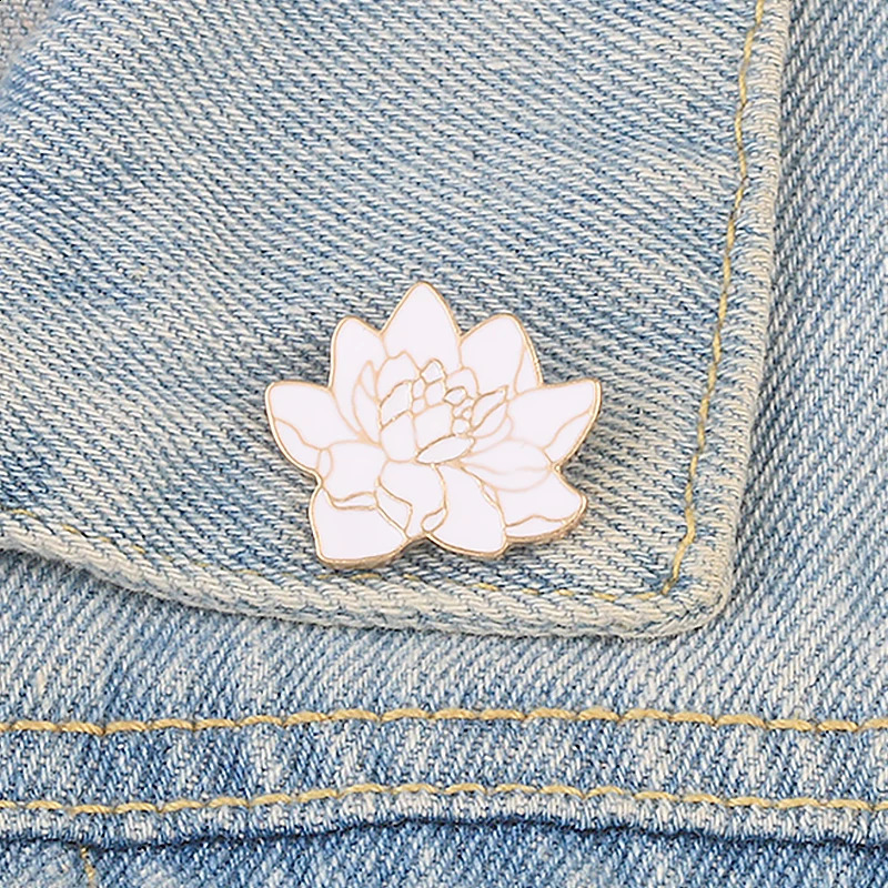 Buddhism White Lotus Flower Enamel Pin Floral Plant Brooches Denim Coat Backpack Lapel Men Women Badge Japanese Jewelry Gift 250625