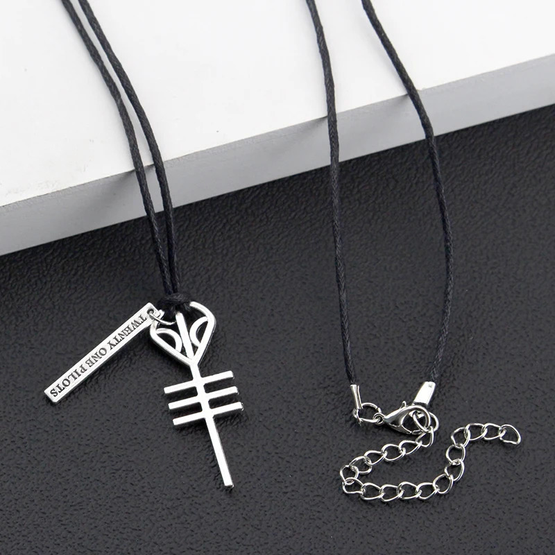 Twenty One Rock Band Necklaces Pendants Cord BFF Friends Skeleton Necklace Punk Men Women Music Hip Hop Jewelry 250704