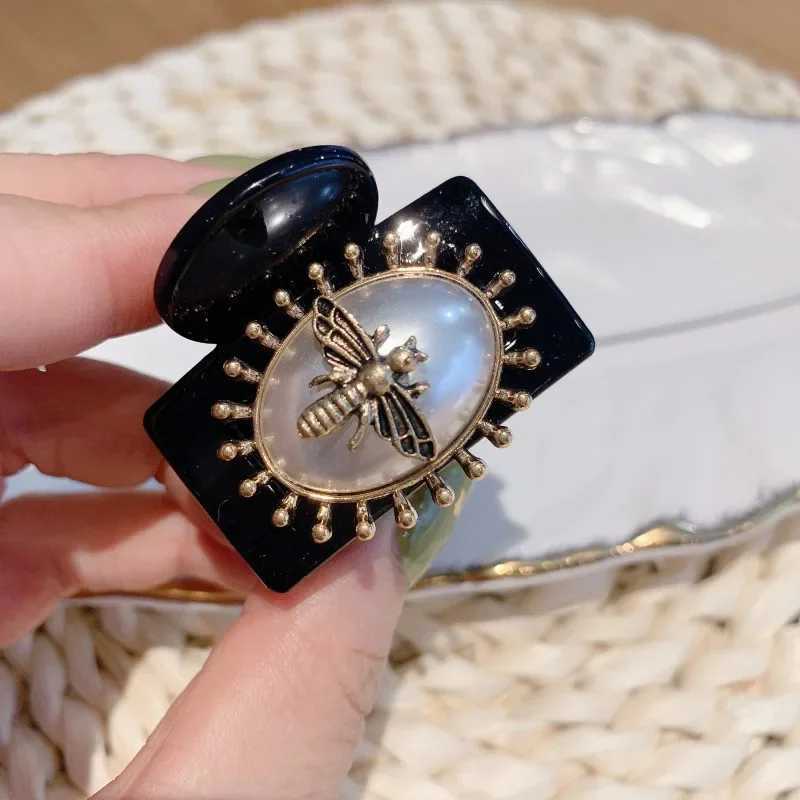 Retro Hairpins Antique Bronze Color Bee Charms Hair Claw Clips Bang Hair Clips Luxury Pearl Hairgrips Headwear Accessories Gifts Z250707
