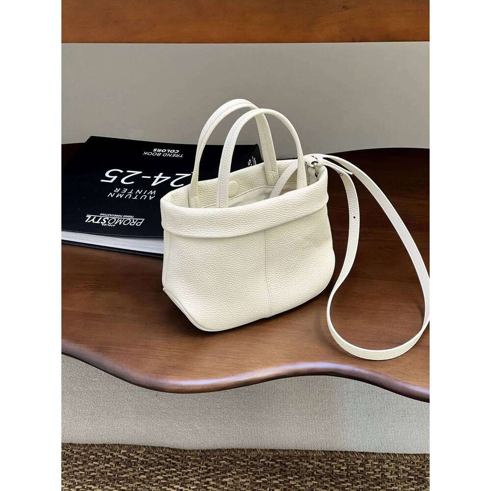 Bags Designer New Women's Chest Bounce Trendy Large Capacity Soft Leather Bag Small Lightweight Versatile And Fashionable