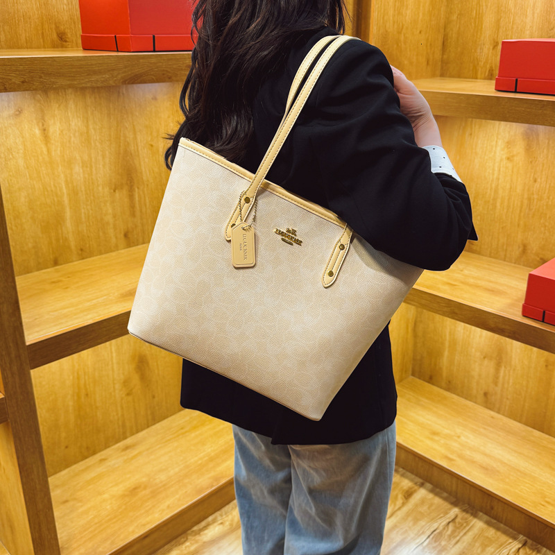 Designer 2025 New Large Capacity Tote Classic Handheld Shopping High-end Office Commute Underarm Light Luxury Women's Bag
