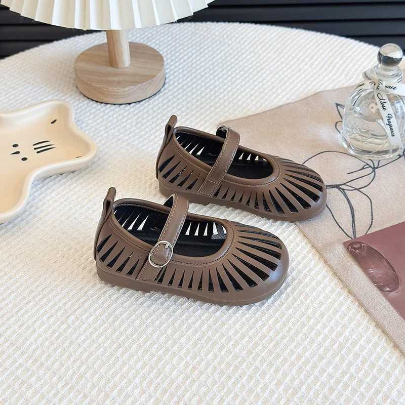 Princess Style Hollow Out Soft Bottom Willow Branch Childrens Single Shoes Summer New Arrival Sweet Sandals for Girls R250707