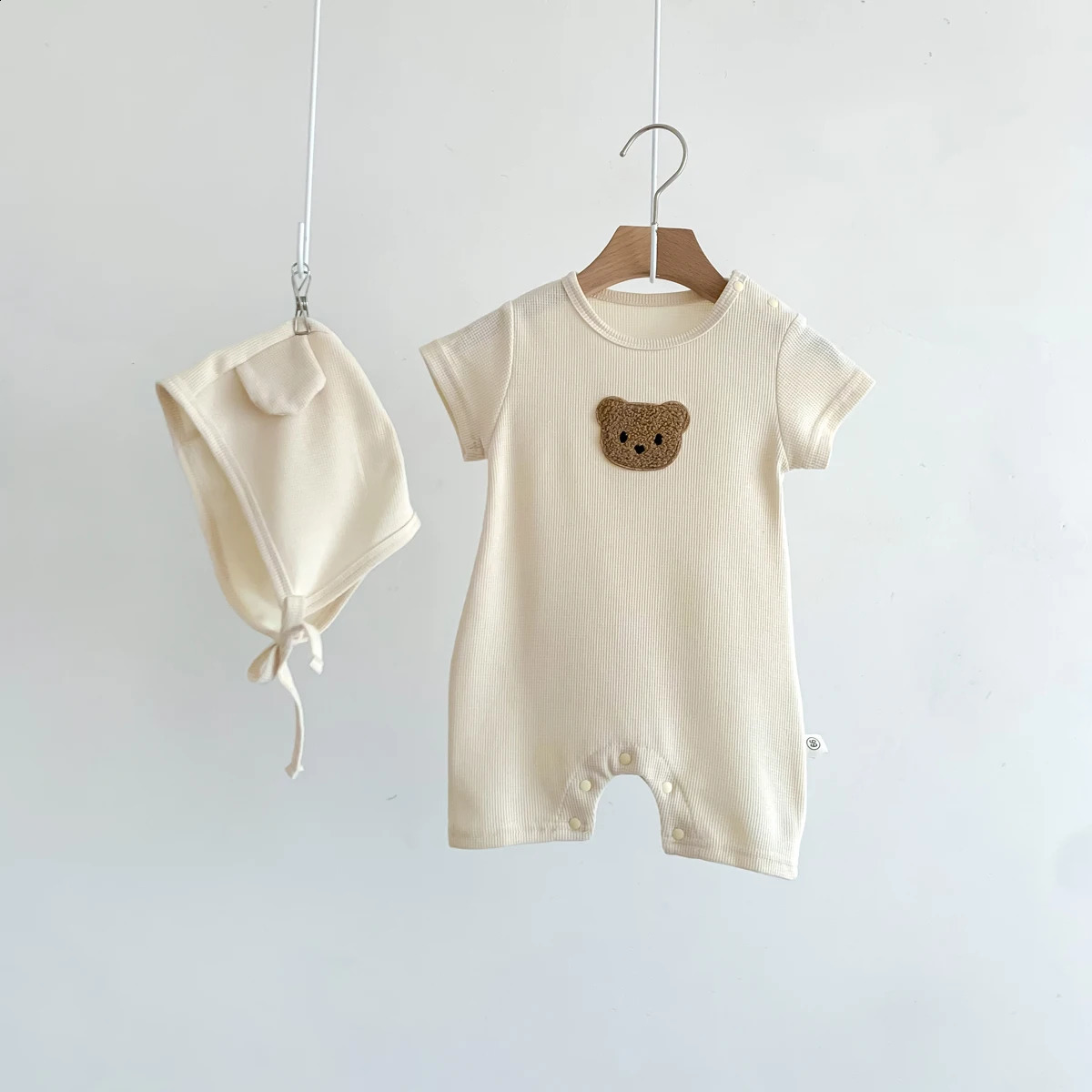 Baby jumpsuit summer waffle bear baby clothes baby short-sleeved jumpsuit super cute summer outdoor clothes for boys and girls 250707