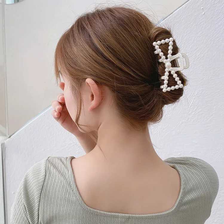 Korean Pearl Hair Claw Clips New Headwear Geometric Hair Claws Large Shark Clip Non-slip Hair Accessories for Women Y250707