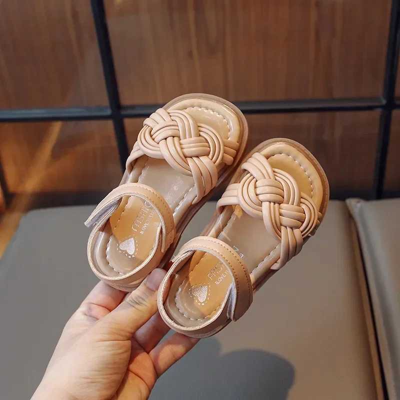 Girls Sandals Kids Fashion Princess Beach Shoes 2025 Brand New Cross Tied Weave Style Fashion Children Summer Sandals Soft Cute R250707